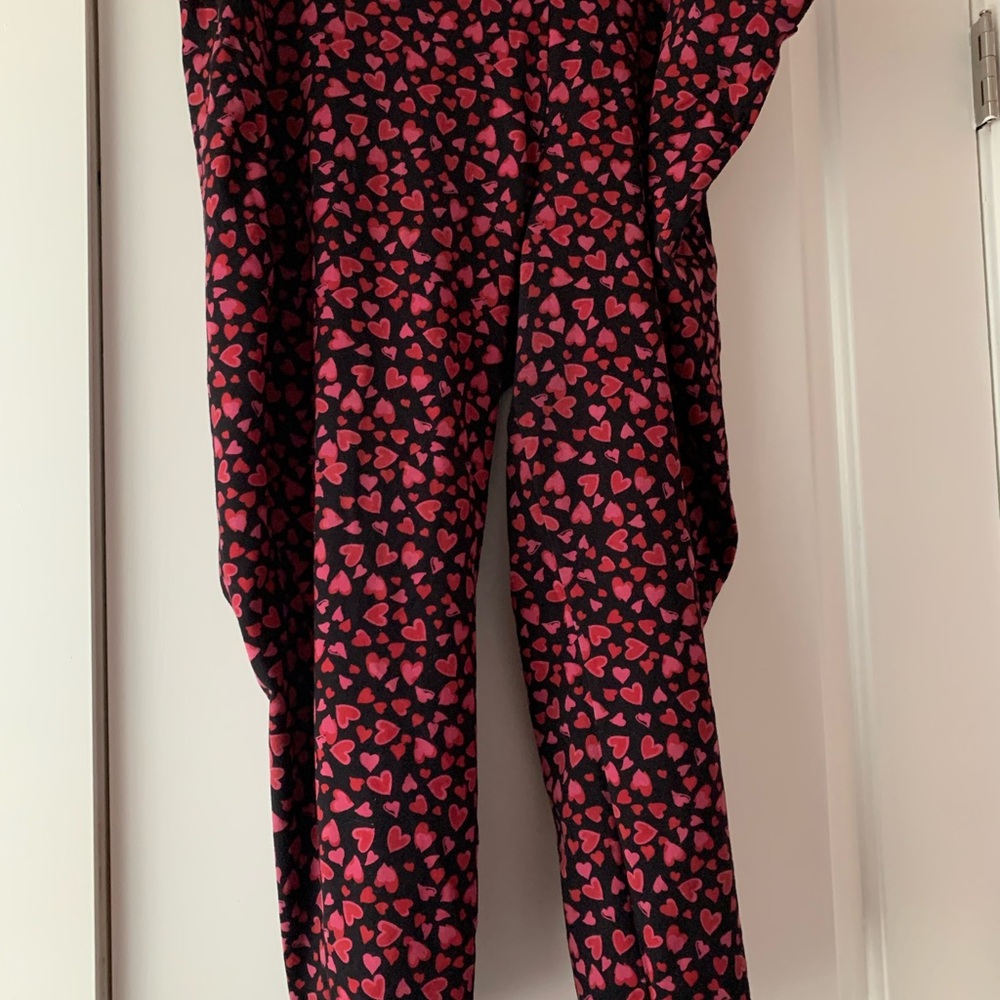 Torrid Red Heart Pattern Black Leggings